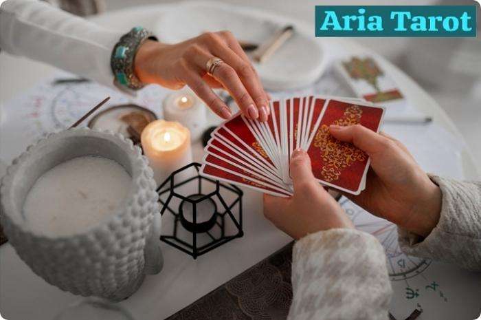 Aria Tarot y la Síntesis del Arcano con la Tirada Express